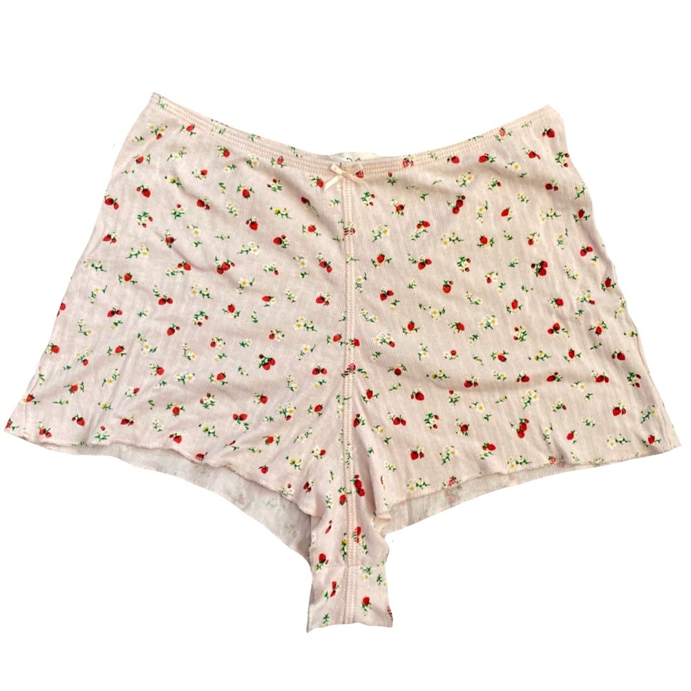 doen stella shorts in strawberry bloom